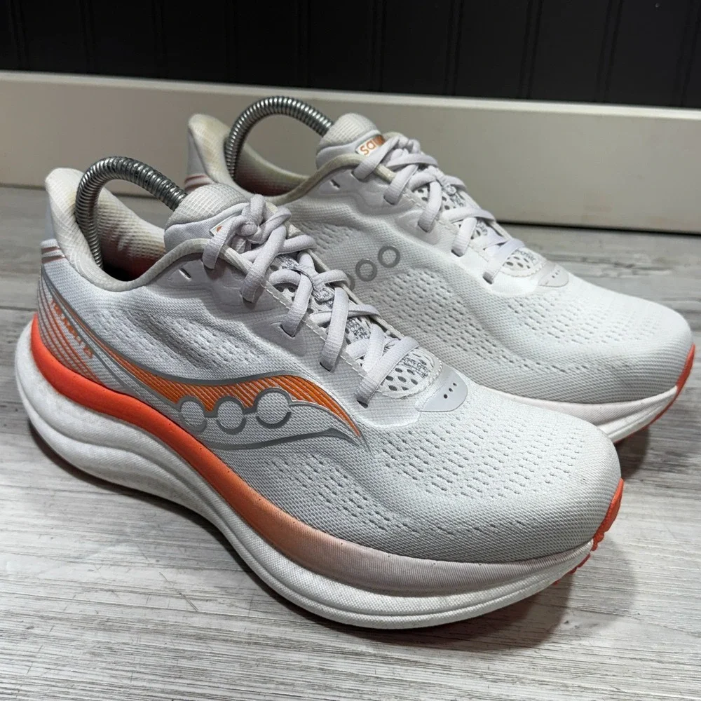 Saucony Triumph 23 Shoes Womens Size 8.5W White Running Athletic Sneaker S11024